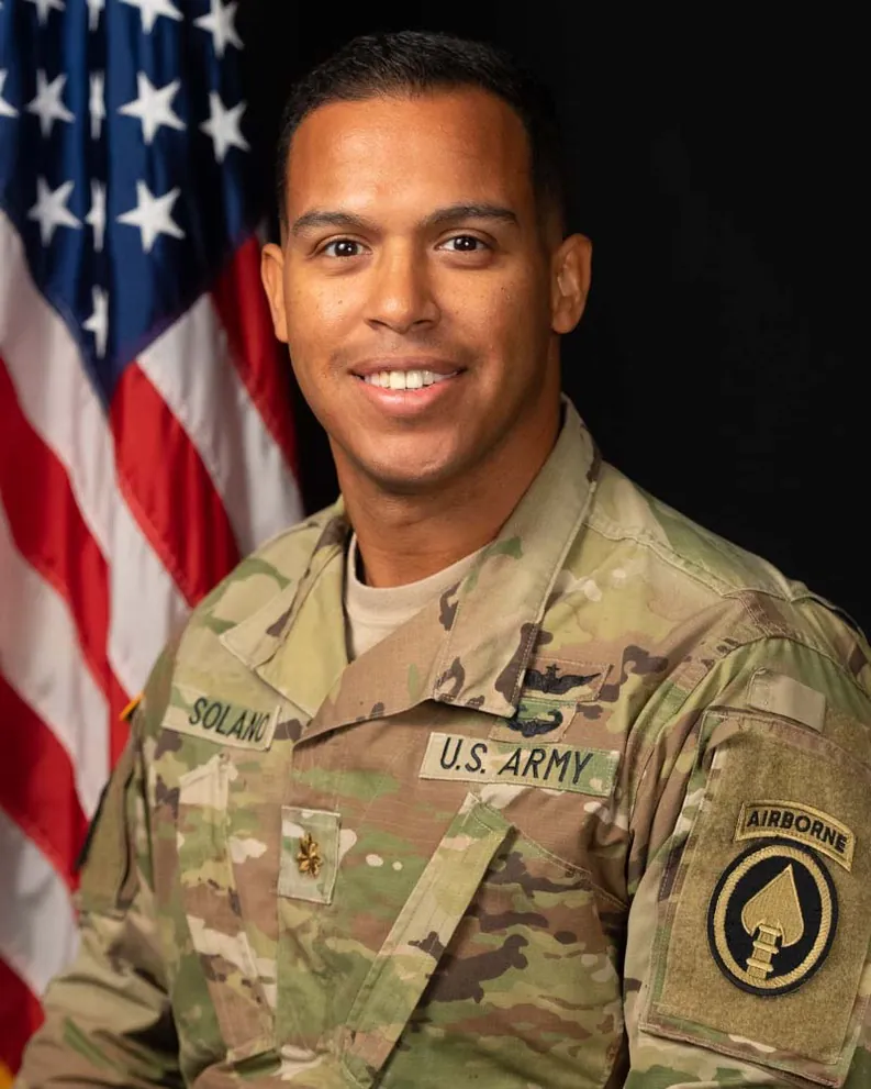 Official U.S. Army portrait of Robert Solano